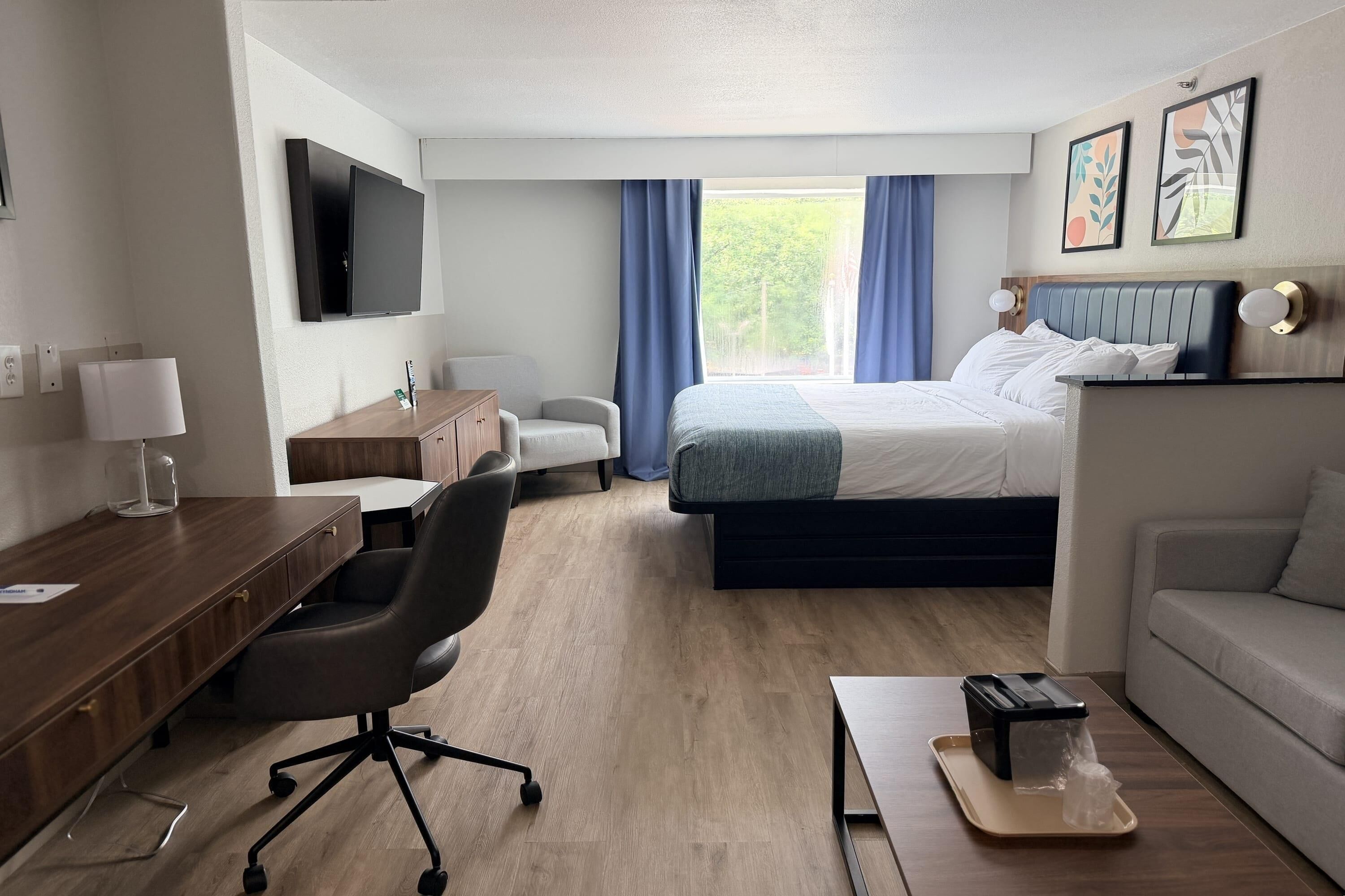 Room, 1 King Bed, Non Smoking | In-room safe, desk, iron/ironing board, WiFi