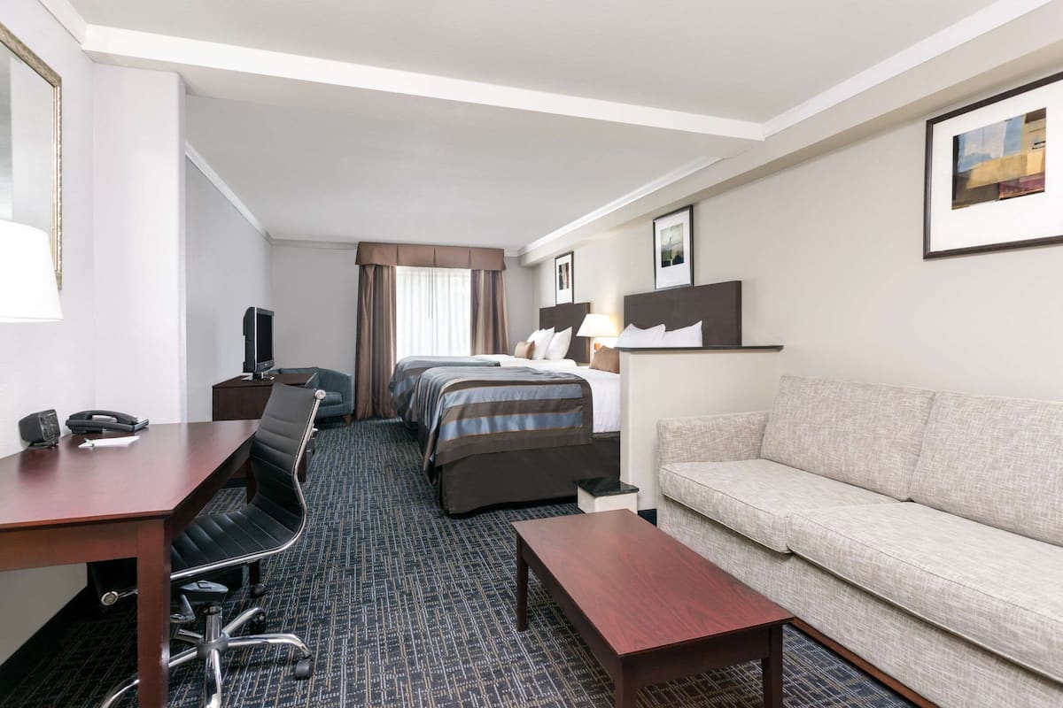 In-room safe, desk, iron/ironing board, free WiFi