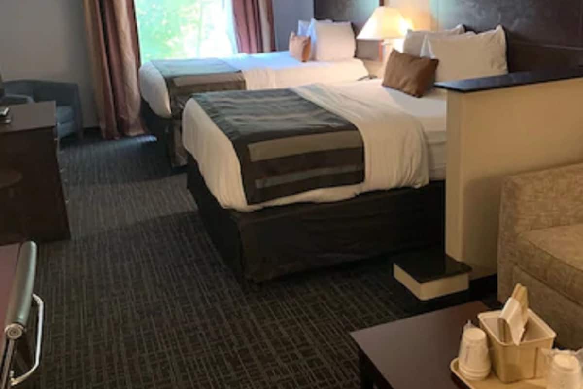 In-room safe, desk, iron/ironing board, free WiFi