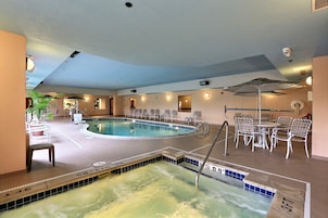 Indoor pool, sun loungers