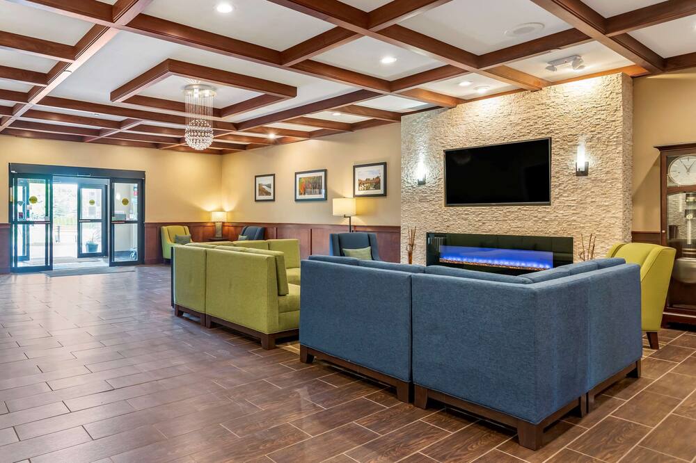 luxury hotels in East Grand Rapids