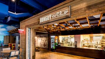 4 restaurants; breakfast, lunch, and dinner served