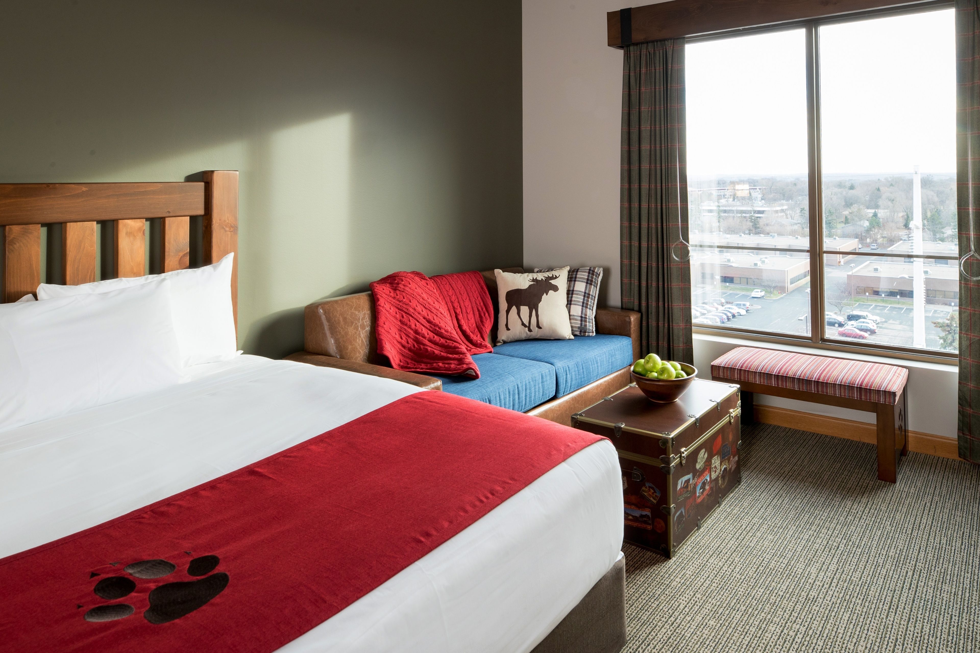 junior studio suite, 1 queen bed with sofa bed (water park included) | 1 bedroom, iron/ironing board, free internet, bed sheets