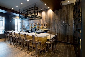 泳池景觀、每日營業