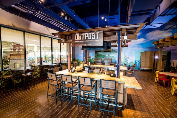 4 restaurantes; se sirven desayunos, almuerzos, cenas y pizza