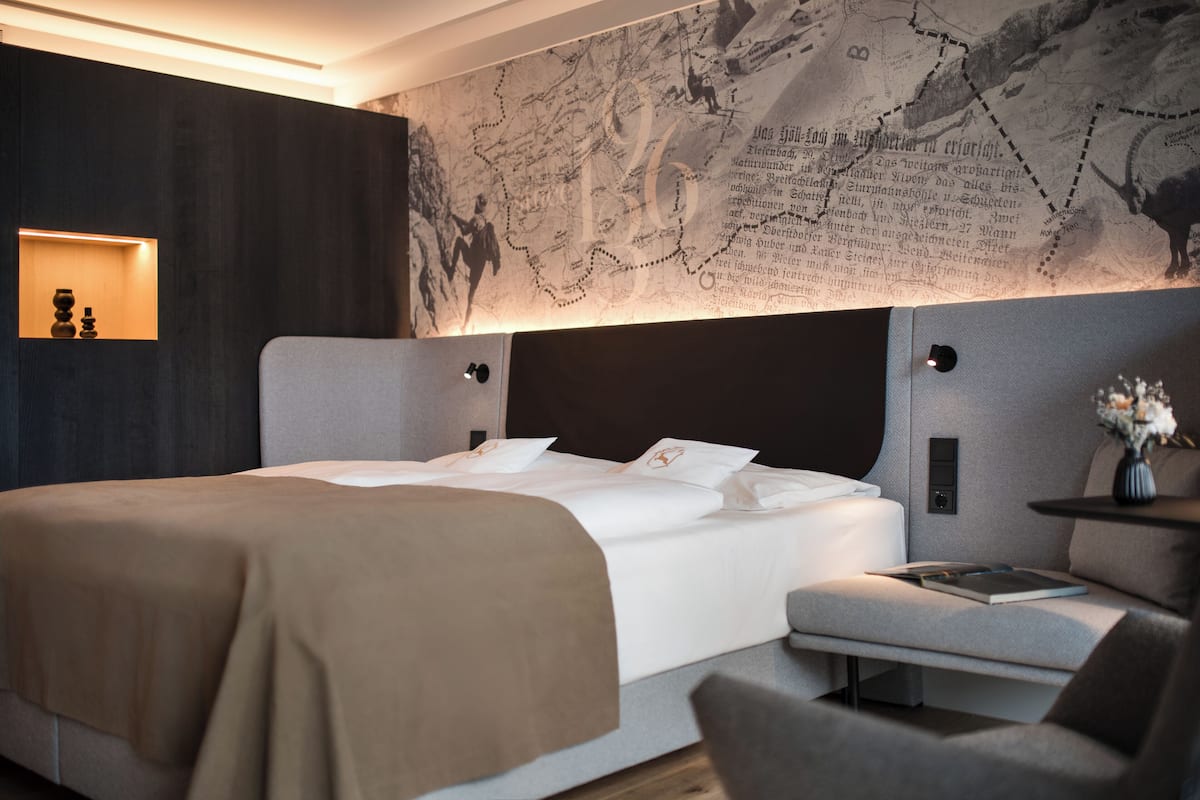 Quarto casal superior, sacada, vista para a montanha | 1 quarto, roupas de cama antialérgicas, edredons de pluma