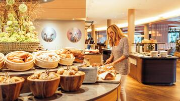 Free daily buffet breakfast