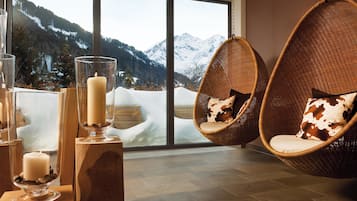 Couples treatment rooms, sauna, hot tub, steam room, body treatments
