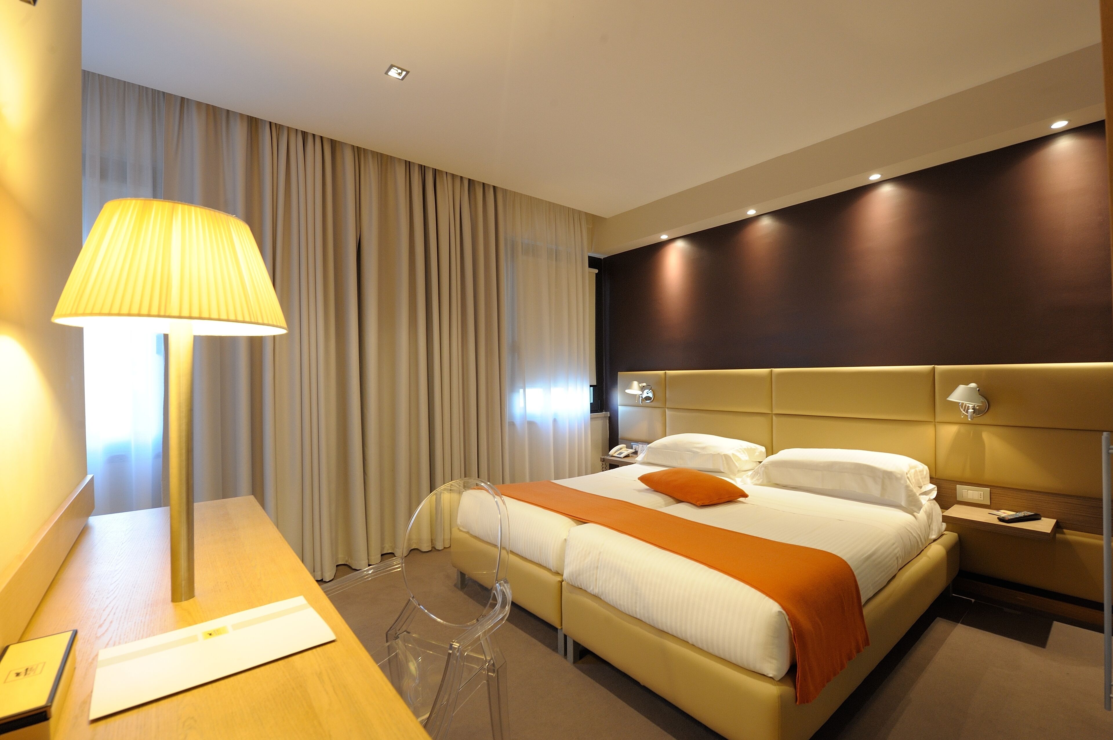 standard double or twin room | minibar, in-room safe, desk, blackout curtains