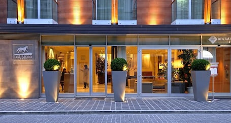 Property entrance. Dal Moro Gallery Hotel