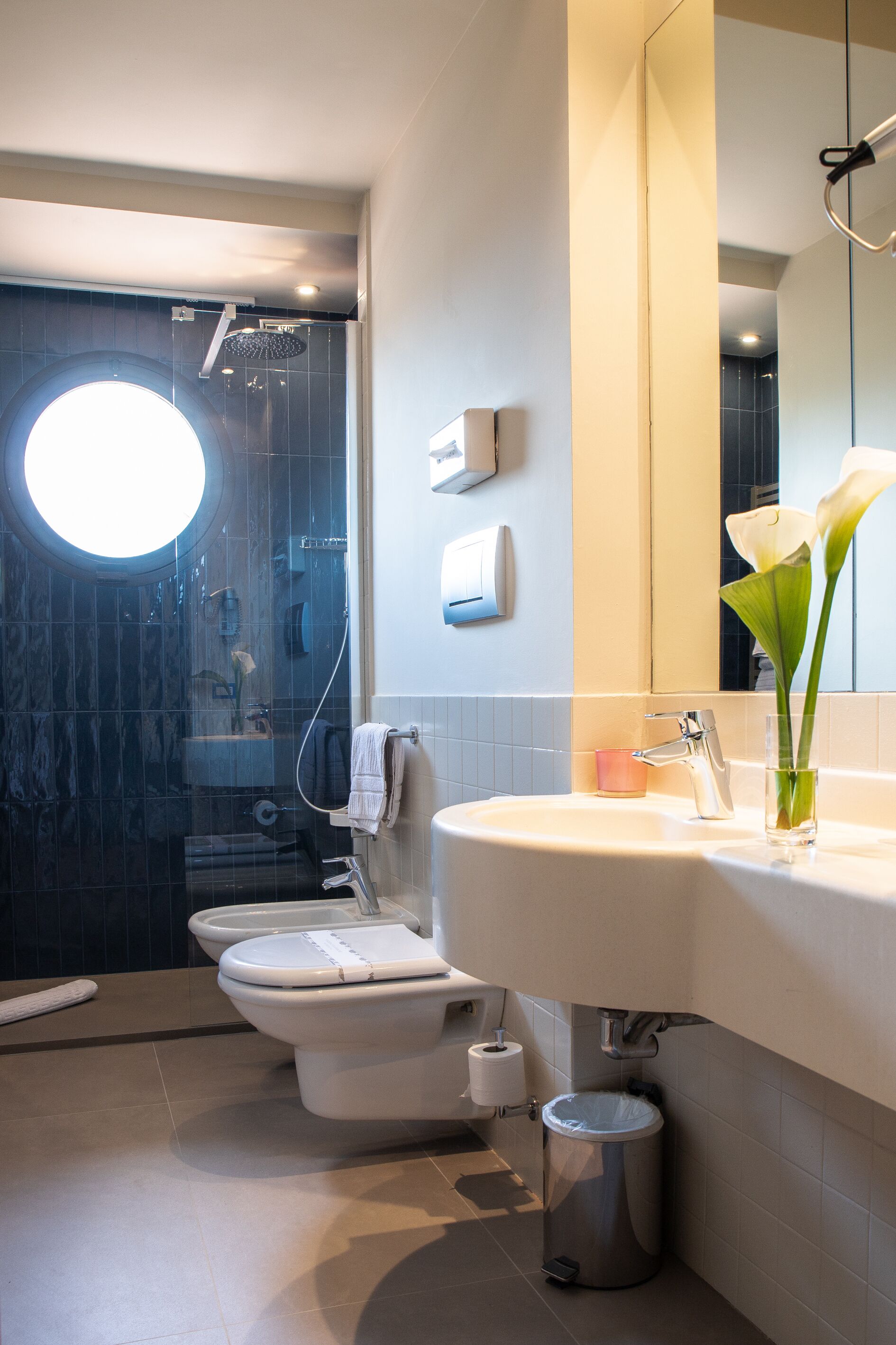 comfort double or twin room | bathroom | shower, free toiletries, hair dryer, bathrobes