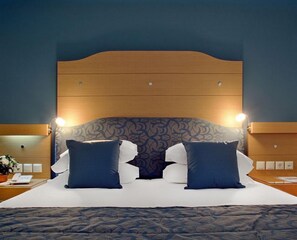 In-room safe, rollaway beds - Lagas Aegean Village (Kos)