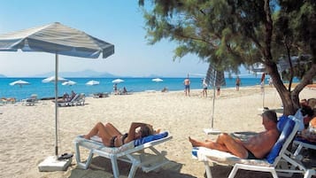 Privatstrand, Wasserski, Windsurfen, Volleyball