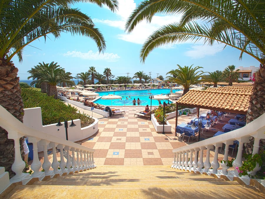 Una piscina techada, 2 piscinas al aire libre