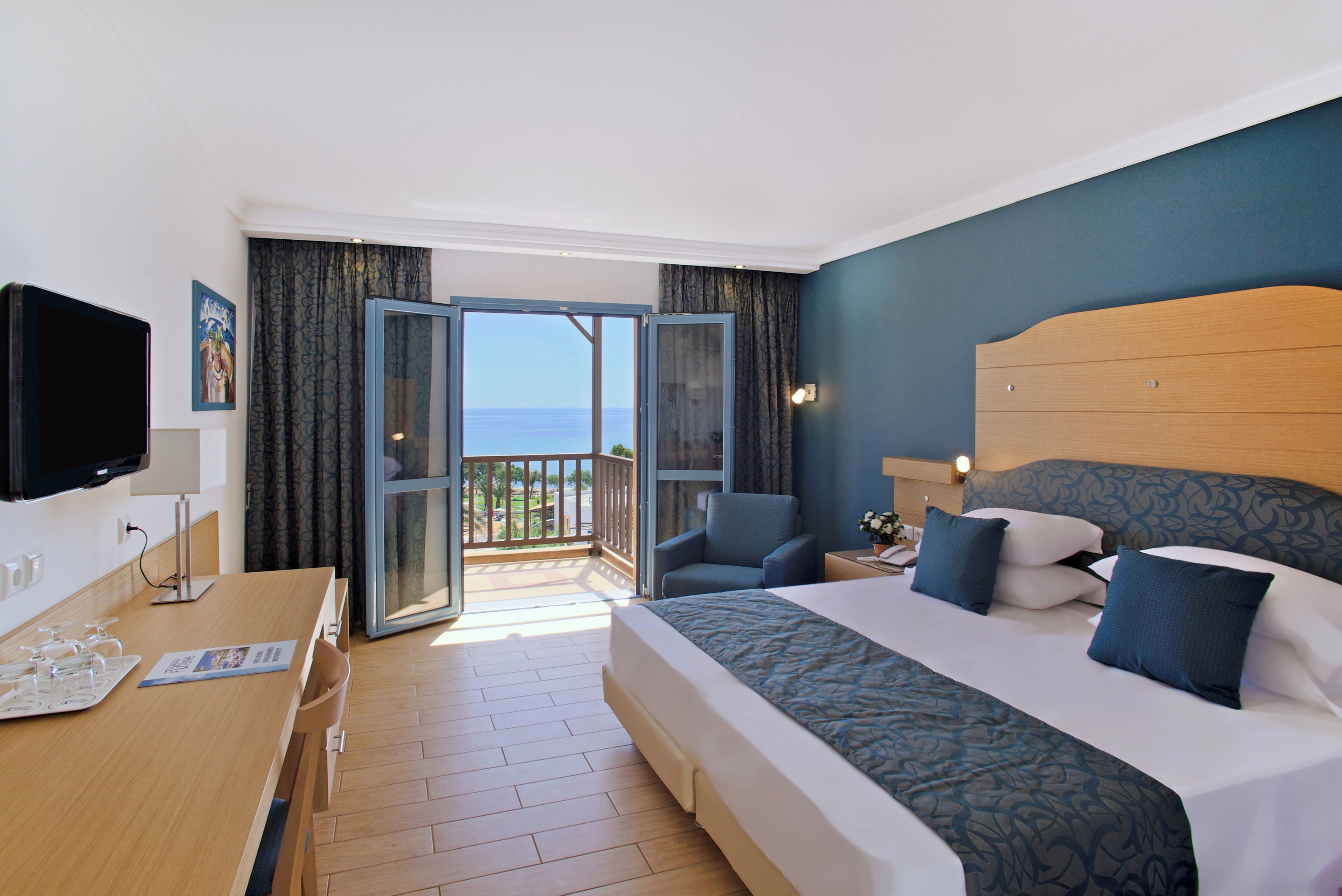 In-room safe, rollaway beds