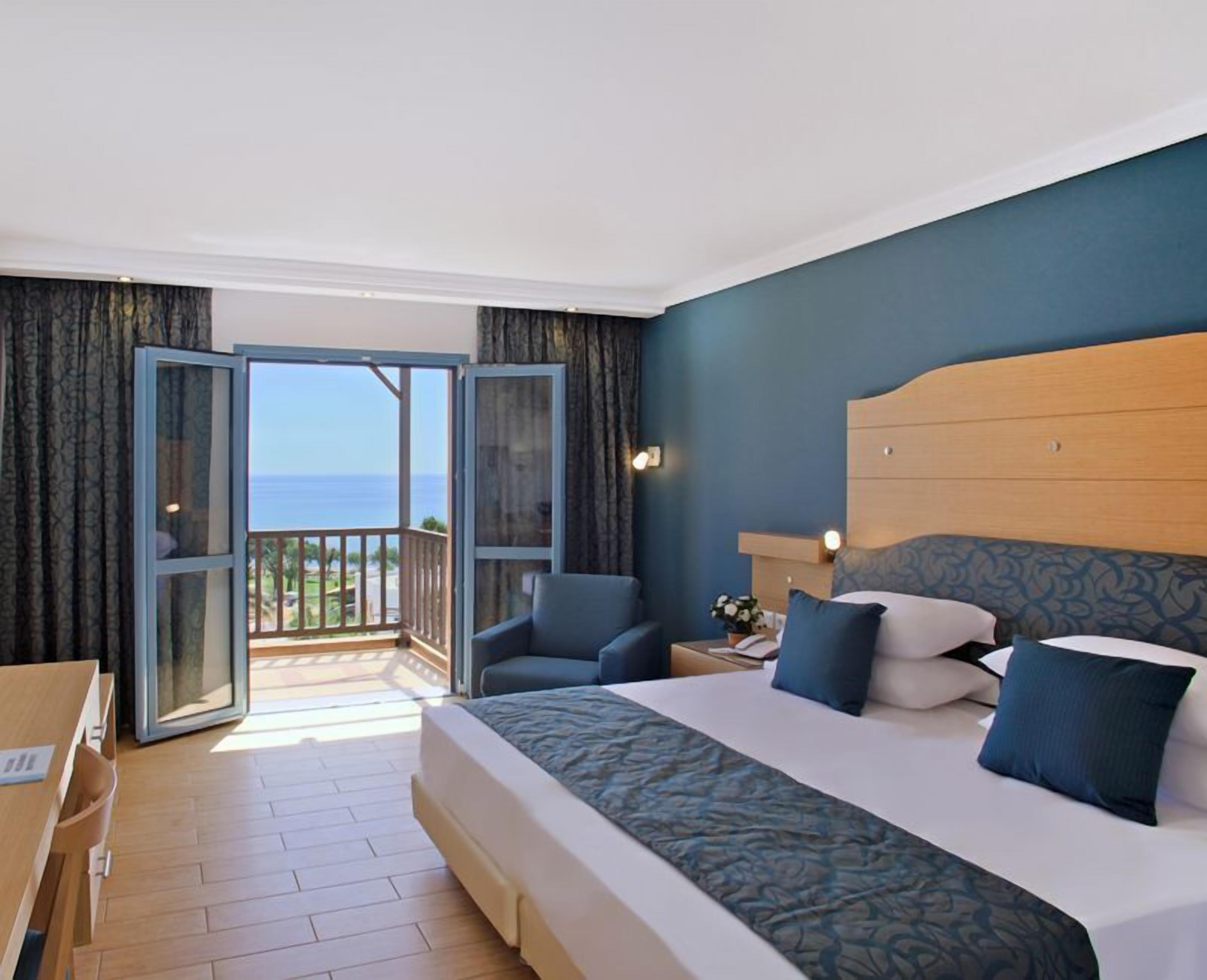 Standard twin/double room | In-room safe, desk, rollaway beds