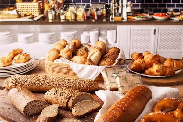 Tägliches Frühstücksbuffet (17.9 EUR pro Person)