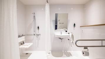 Doppelzimmer, rollstuhlgeeignete Dusche | Barrierefreies Bad