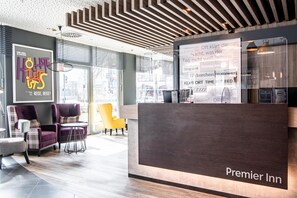 Reception - Premier Inn München Messe (Haar)