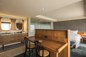 Provintia Suite | Blackout drapes, free WiFi, bed sheets - Provintia Hotel (Tainan)
