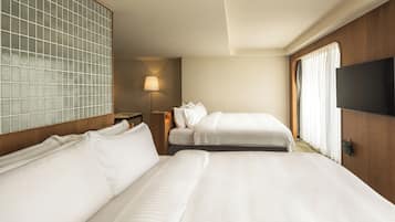 Deluxe Quadruple Room | Blackout drapes, free WiFi, bed sheets