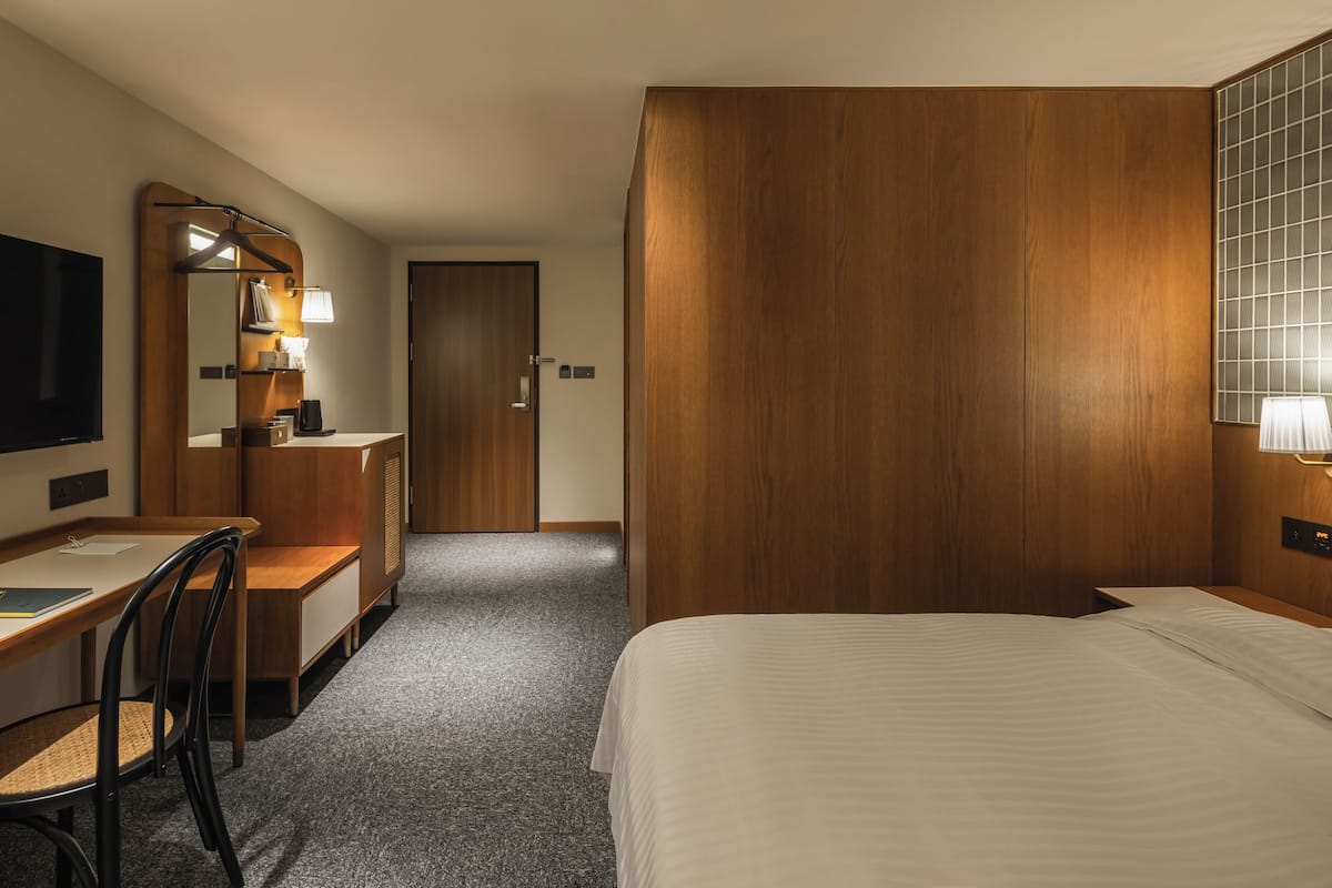 Standard Double Room (No Window/No Bathtub)