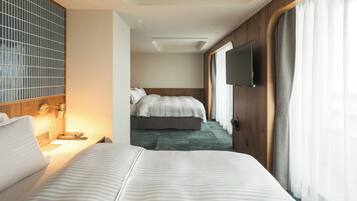 Deluxe Triple Room | Blackout drapes, free WiFi, bed sheets