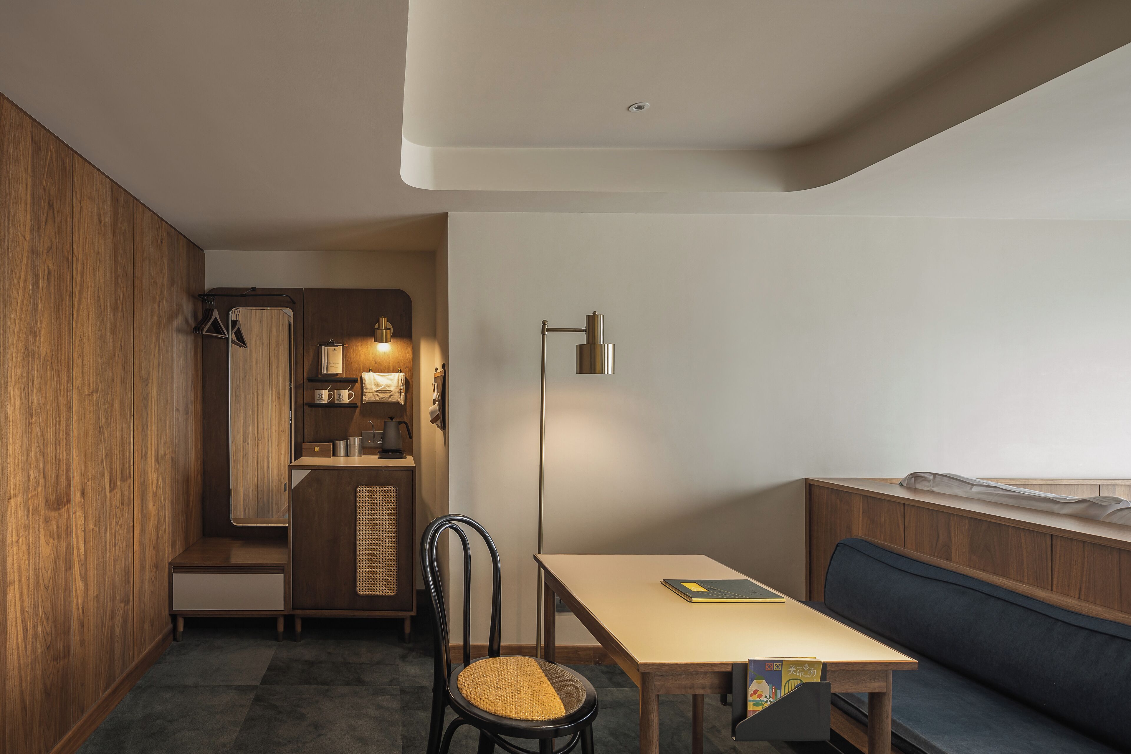 deluxe quadruple room | living area | 32-inch flat-screen tv with cable channels, tv