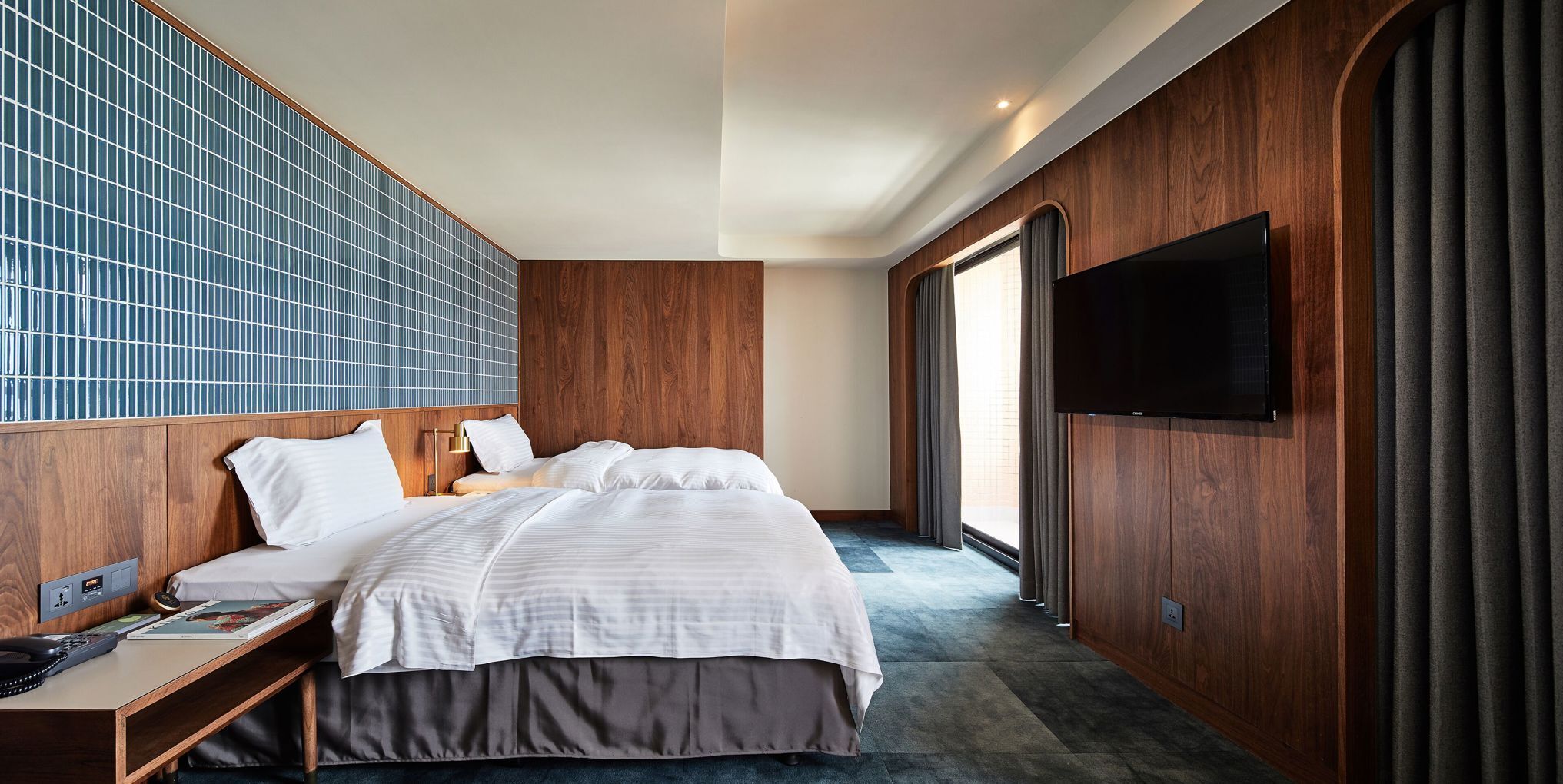 Blackout drapes, free WiFi, bed sheets