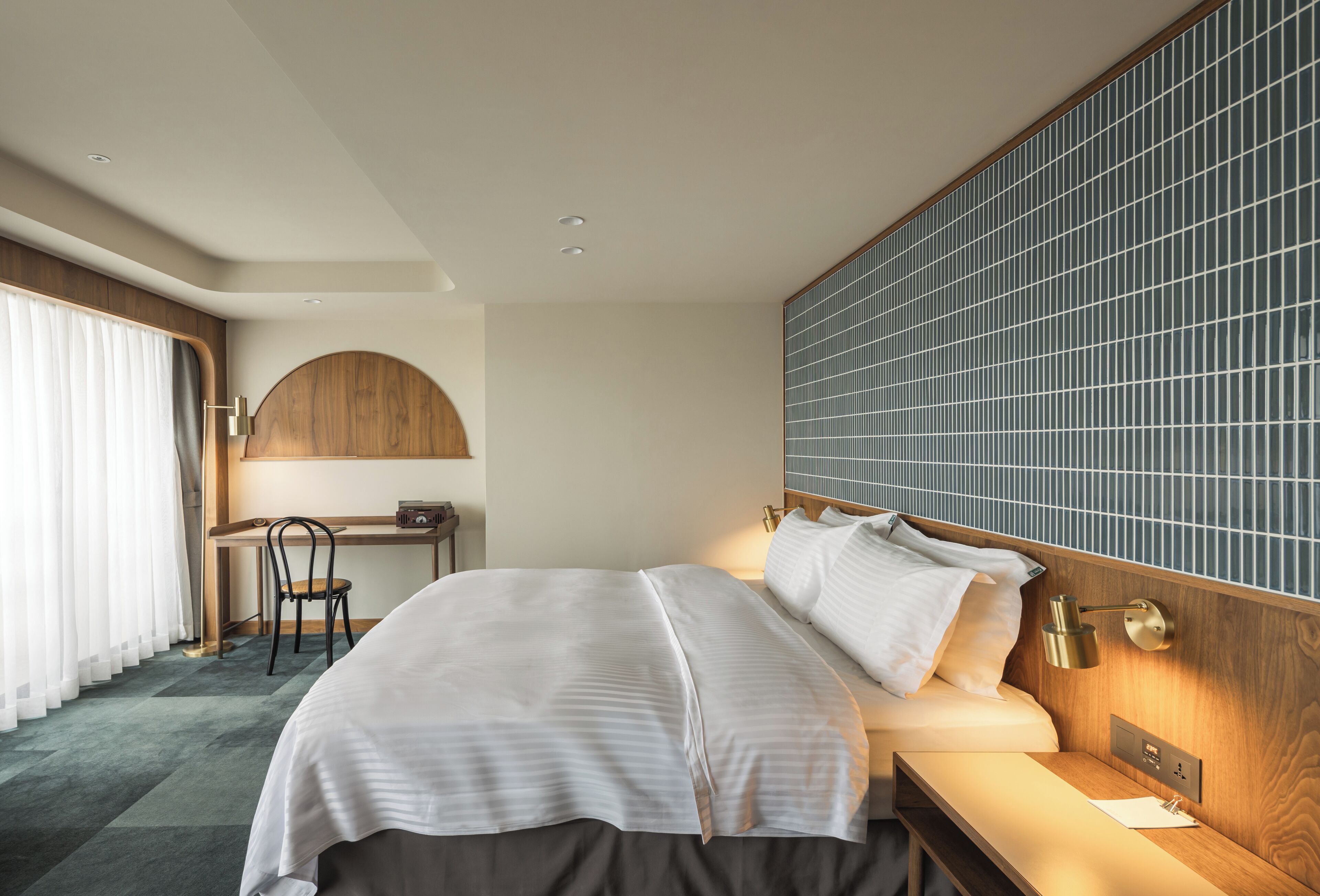 Deluxe Double Room, Bathtub