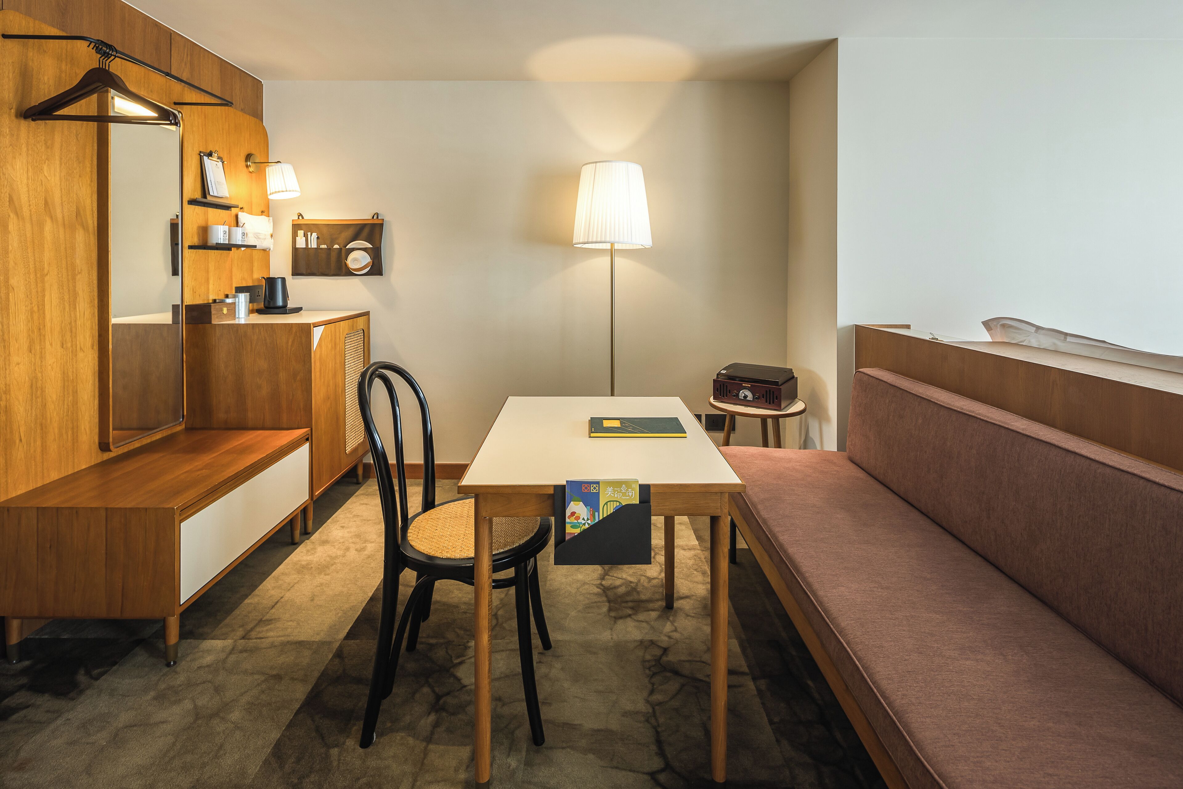 deluxe quadruple room | living area | 32-inch flat-screen tv with cable channels, tv