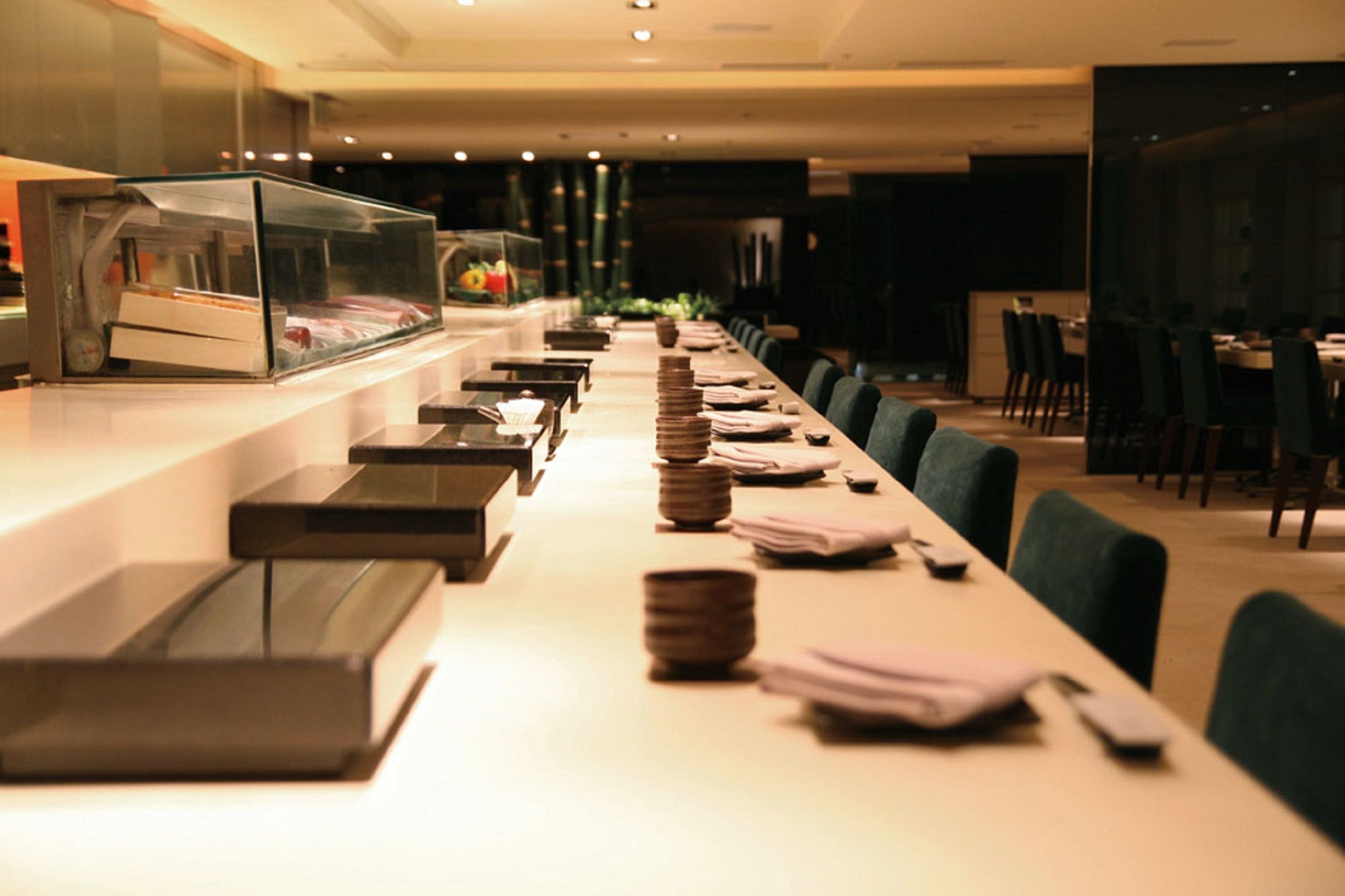 3 restaurants, breakfast, lunch, dinner served; french cuisine