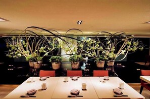 3 restaurants, breakfast, lunch, dinner served; French cuisine 