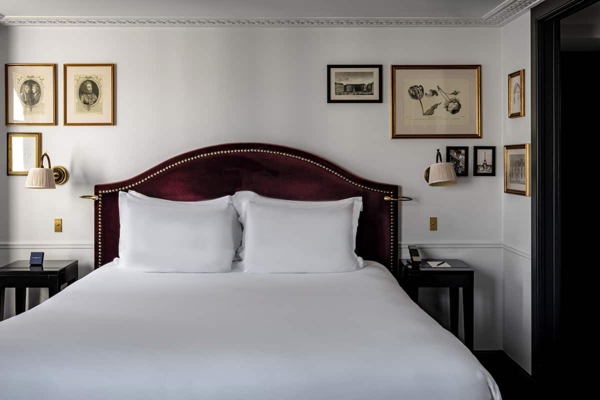 Suite – signature (Parisienne) | Sengetøy av topp kvalitet, minibar, safe på rommet og blendingsgardiner