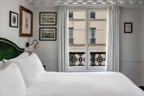 Habitación estándar doble | Ropa de cama de alta calidad, minibar, caja fuerte y cortinas opacas