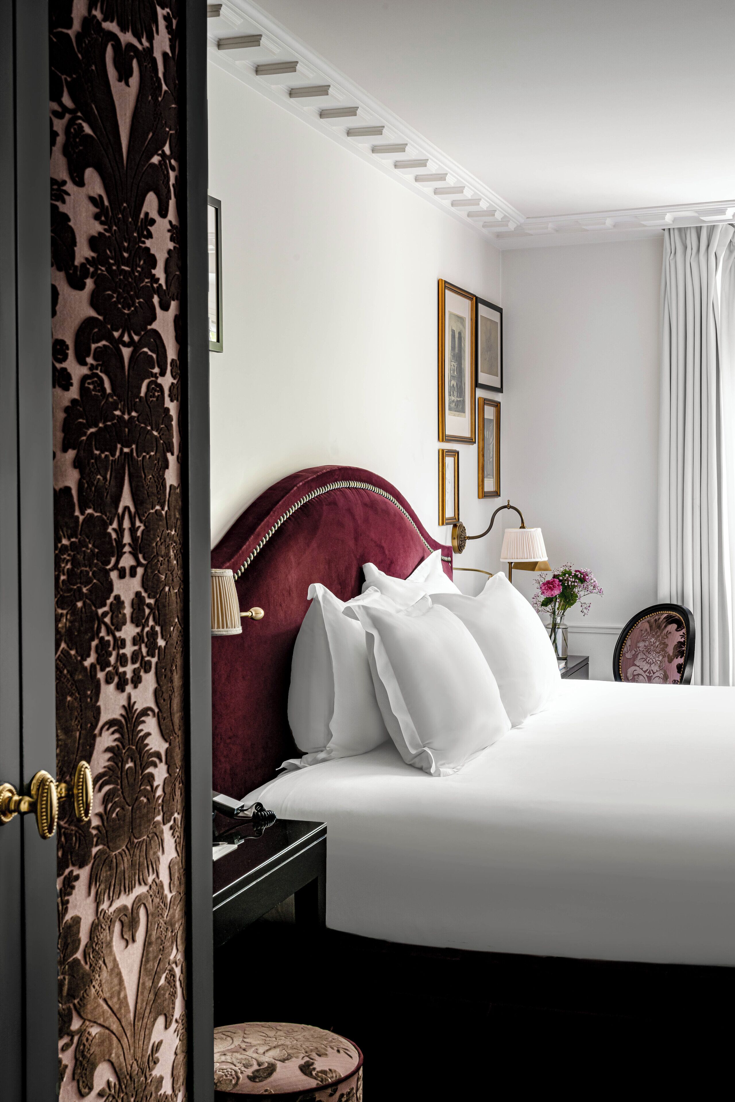 2 bedrooms, premium bedding, minibar, in-room safe