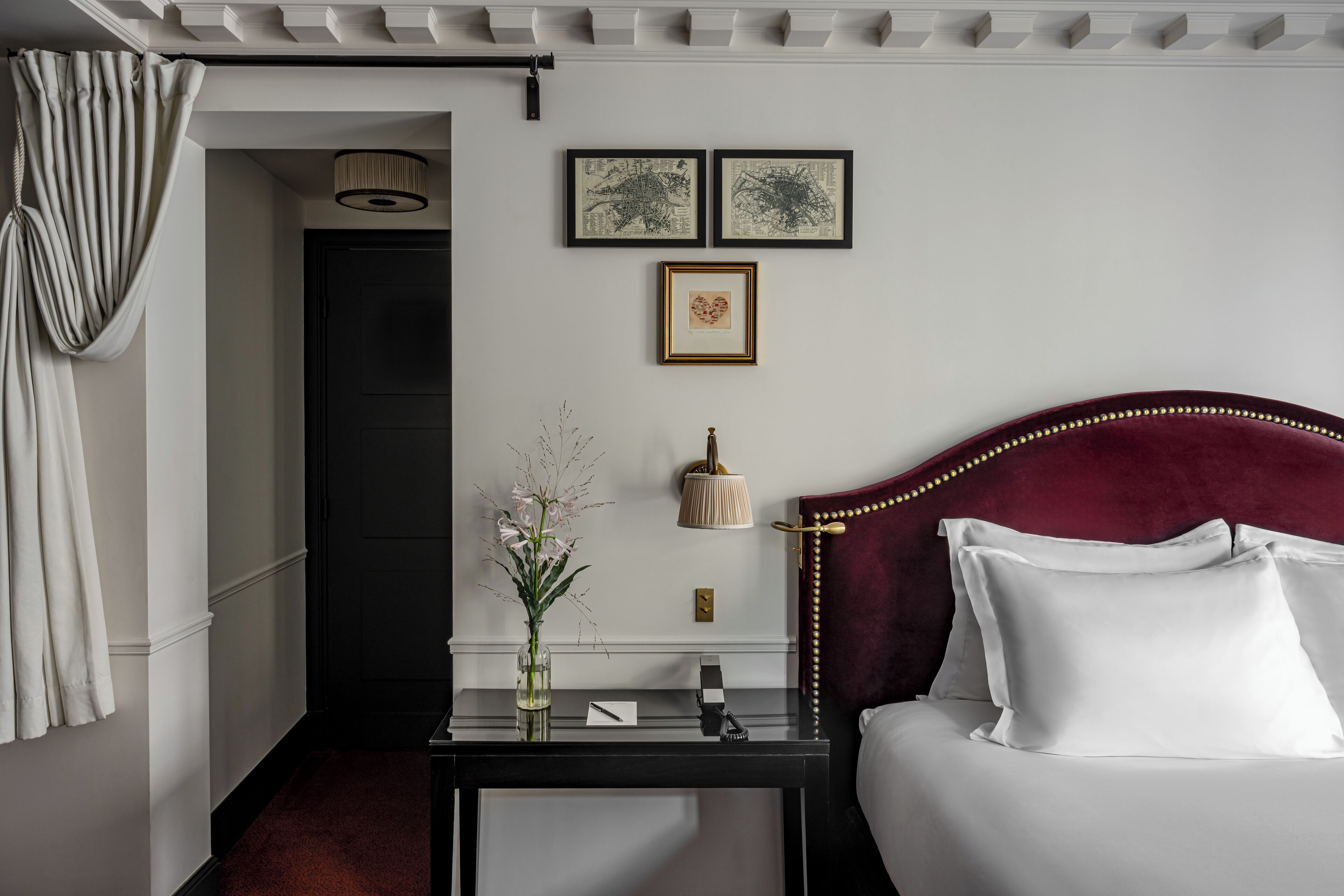 2 bedrooms, premium bedding, minibar, in-room safe