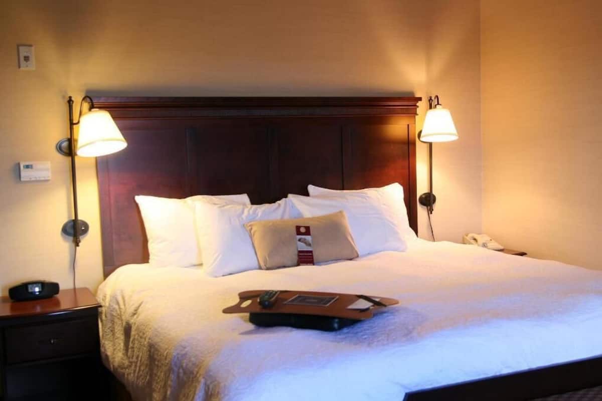 Desk, laptop workspace, iron/ironing board, free cribs/infant beds