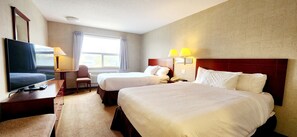 Habitación Confort doble, 2 camas de matrimonio | Escritorio, tabla de planchar con plancha, wifi gratis y ropa de cama