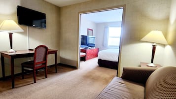 Business Room, 1 King Bed | Desk, iron/ironing board, free WiFi, bed sheets