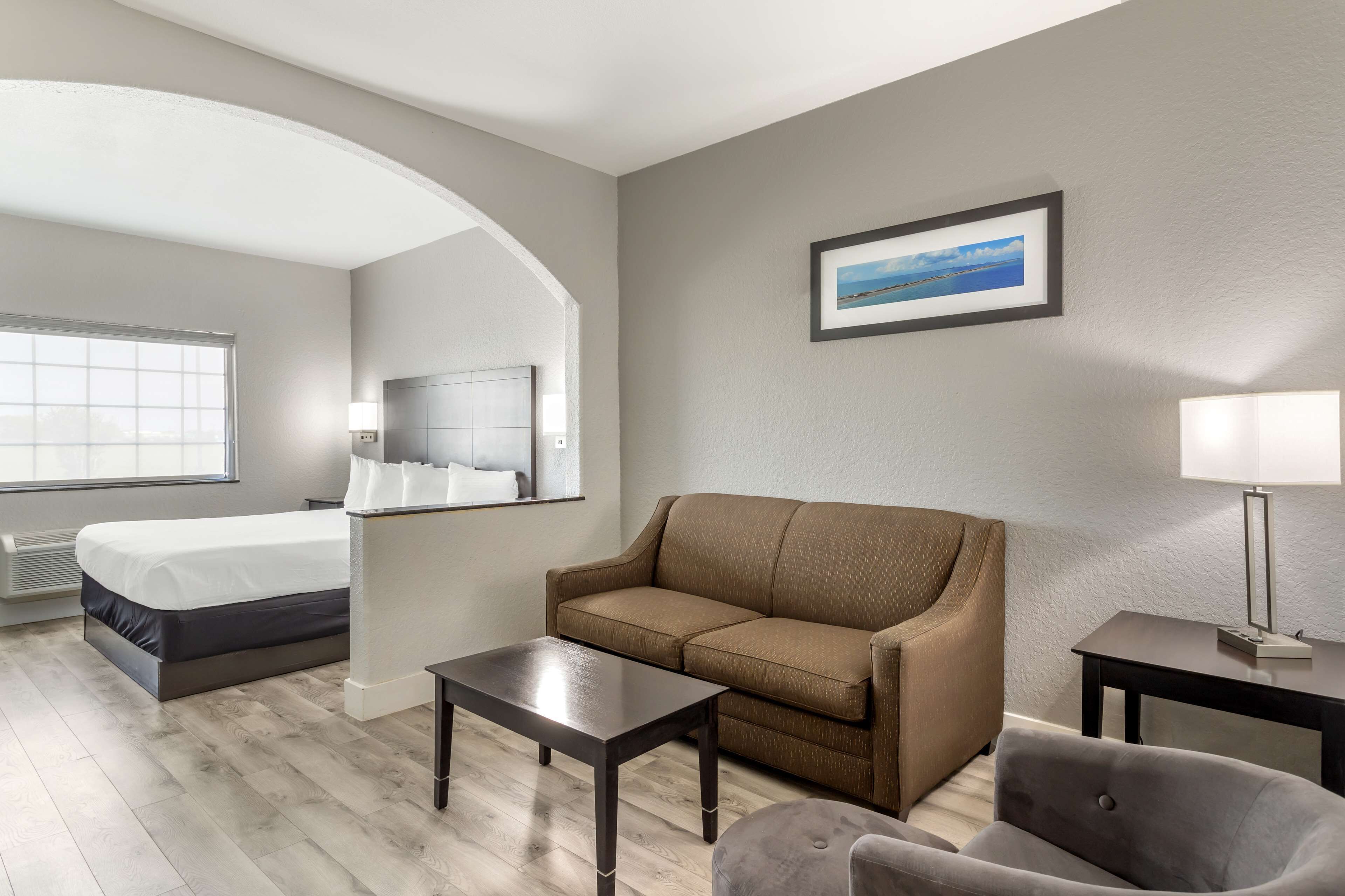 Roupas de cama premium, cofres nos quartos, escrivaninha