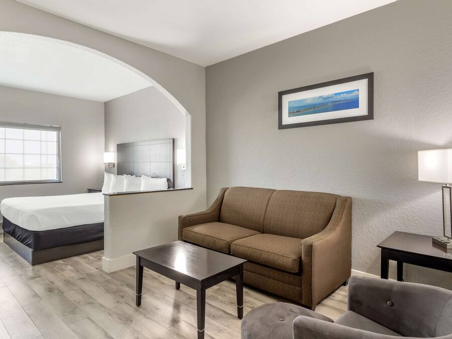 Roupas de cama premium, cofres nos quartos, escrivaninha