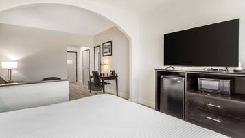 Premium bedding, in-room safe, desk, laptop workspace
