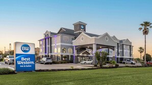 A Best Western Inn & Suites with a modern architectural design, featuring a prominent sign, multiple parking spaces, and well-maintained landscaping. - Best Western Texas City I-45 (Texas City)
