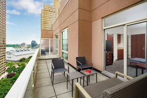 Premium bedding, in-room safe, desk, blackout curtains - Courtyard by Marriott New York Manhattan/Upper East Side (New York)