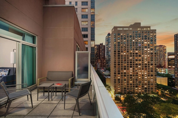 1 bedroom, premium bedding, in-room safe, desk