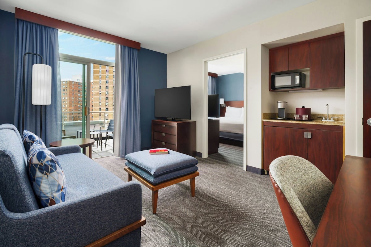 Executive Suite, 1 Bedroom, Non Smoking, Balcony | 1 bedroom, premium bedding, in-room safe, desk