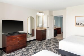 1 bedroom, premium bedding, in-room safe, desk - Embassy Suites by Hilton Fort Myers Estero (Estero)