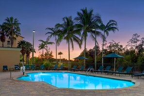 Outdoor pool - Embassy Suites by Hilton Fort Myers Estero (Estero)