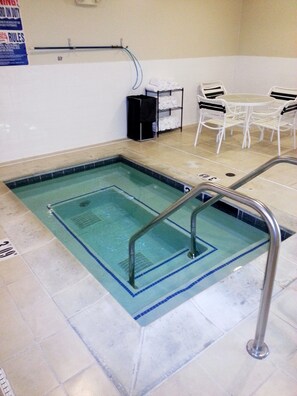 Indoor spa tub